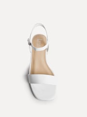 سفید - Linzi وائیڈ فٹ کارلی لو چنکی بلاک ہیل والی سینڈل - تصویر 4 از 5