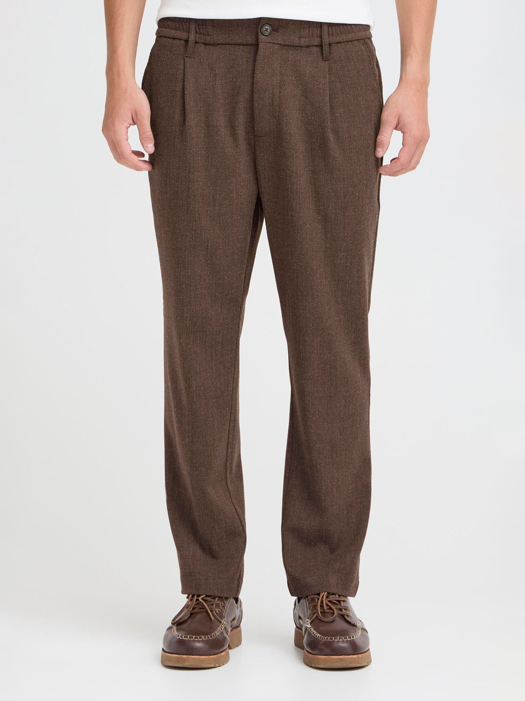 Casual Friday Men's Brown Marc Relaxed Fit Pleated Trousers