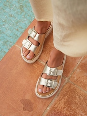 金色 - Linzi Capture Double Buckle Flat Sandals - 圖片 1/6