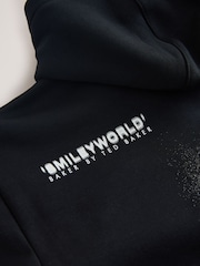 שחור/לבן - Smiley World X Baker by Ted Baker קפוצ'ון בדוגמה גרפית - תמונה 7 מתוך 9