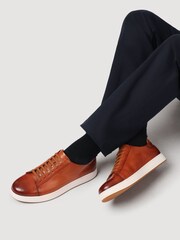 Castanho - Ajuste amplo - Tênis de couro masculino Jones Bootmaker Simon - Imagem 1 de 6
