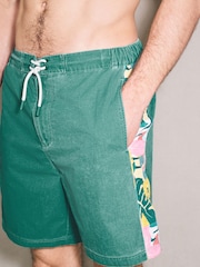 أخضر - Edit Printed Panel Boardshort - صورة 1 من 11