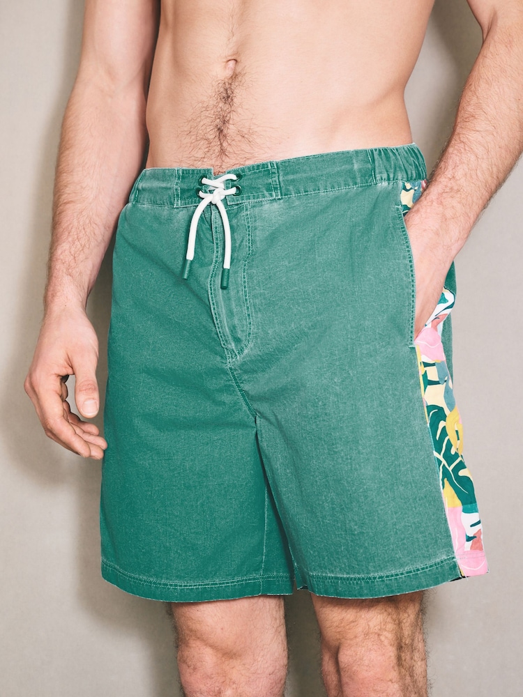 أخضر - Edit Printed Panel Boardshort - صورة 2 من 11