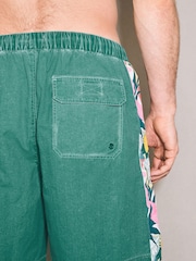 أخضر - Edit Printed Panel Boardshort - صورة 5 من 11