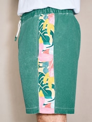 أخضر - Edit Printed Panel Boardshort - صورة 7 من 11
