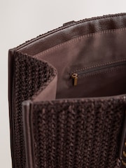 Schokoladenbraun - Schultertasche in Bastoptik - Bild 10 von 10