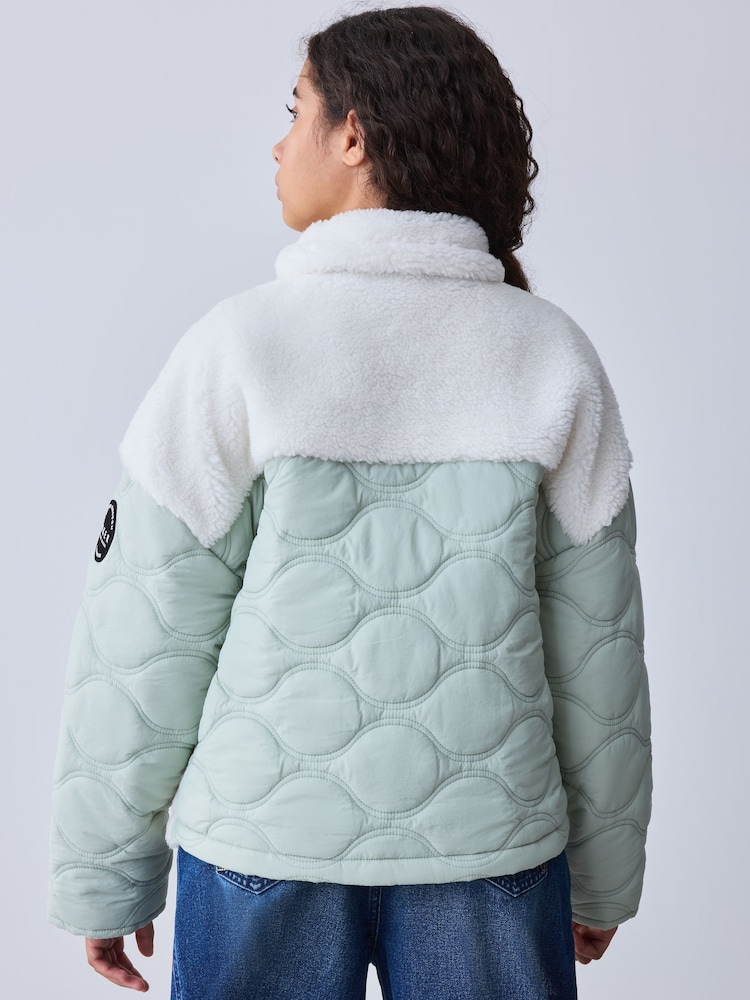 Baker by Ted Baker Borg Fleece & Nylon Mix Quilted Funnel Neck Jacket - Bild 2 von 5 Baker by Ted Baker Borg Fleece & Nylon Mix Quilted Funnel Neck Jacket - Bild 2 von 5