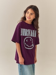 Beere - Nirvana Stud Oversized Graphic T-Shirt (3-16yrs) - Bild 1 von 8