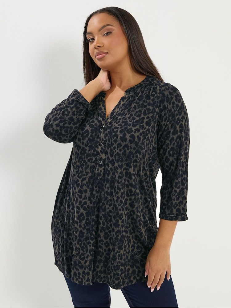 Yours Curve Green 3/4 Sleeve Placket Top - Image 1 of 5 Yours Curve Green 3/4 Sleeve Placket Top - Image 1 of 5