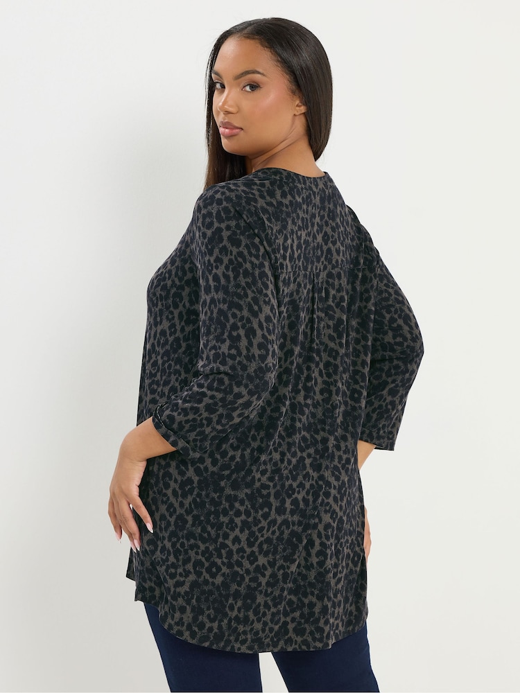 Yours Curve Green 3/4 Sleeve Placket Top - Image 2 of 5 Yours Curve Green 3/4 Sleeve Placket Top - Image 2 of 5