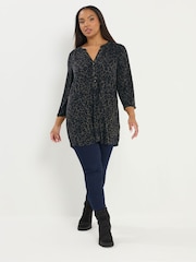 Yours Curve Green 3/4 Sleeve Placket Top - Image 3 of 5