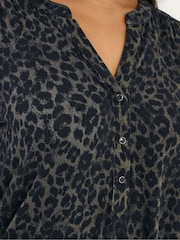 Yours Curve Green 3/4 Sleeve Placket Top - Image 4 of 5