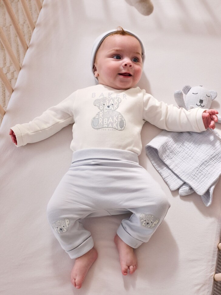 Baker by Ted Baker Bodysuit, Legging, Hat and Comforter 4 Piece Set
