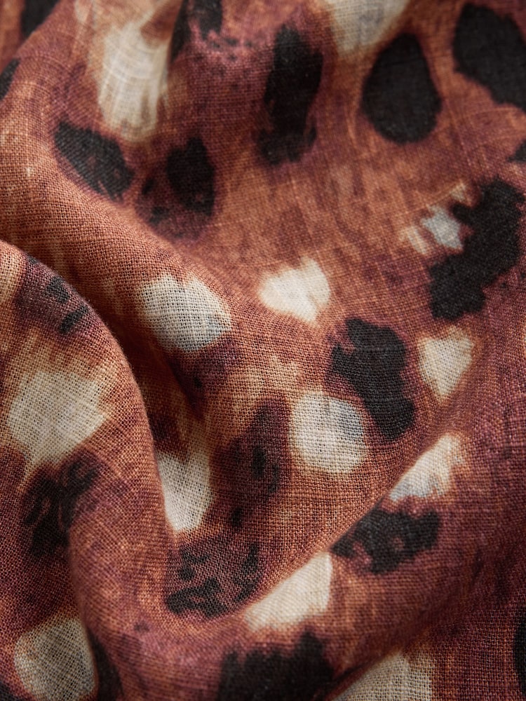 Deer Print V-Neck Short Sleeve Top with Linen - Image 3 of 3 Deer Print V-Neck Short Sleeve Top with Linen - Image 3 of 3
