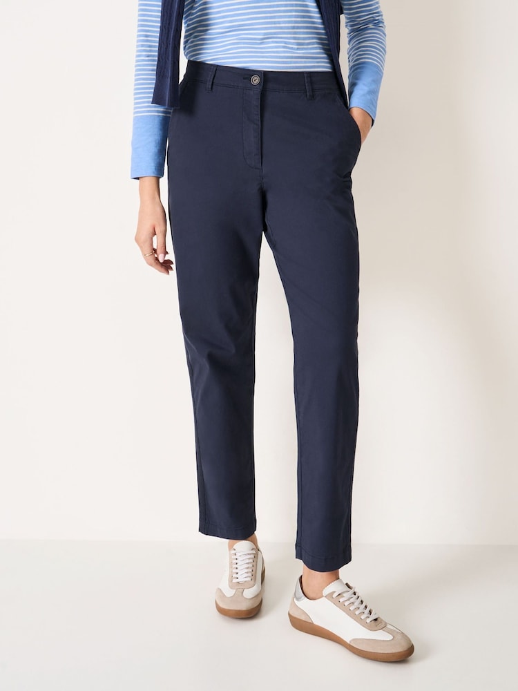 Crew Clothing Relaxed Trim Chinos - Imagen 2 de 5
