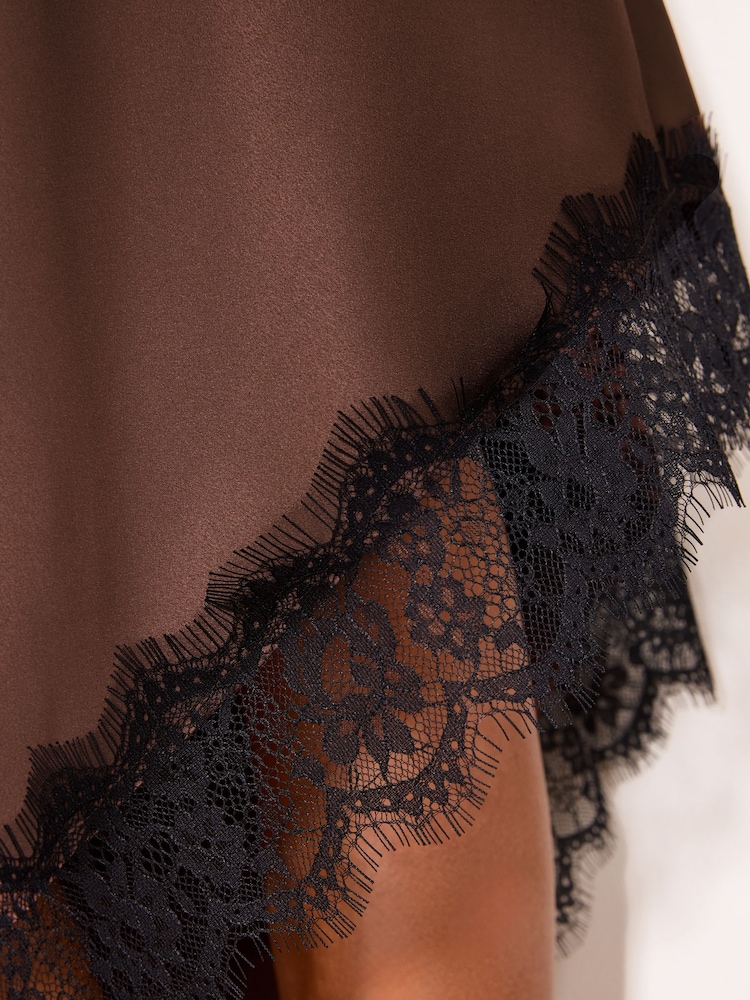 Chocolate Brown Black Lace - Falda asimétrica a media pierna de Lipsy - Imagen 2 de 5