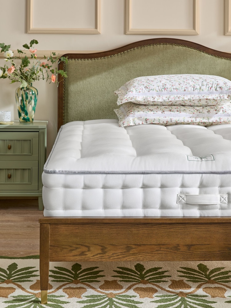 Nina Campbell Lowndes 3000 Pocket Sprung Inner Tufting Medium Mattress - Image 1 of 3 Nina Campbell Lowndes 3000 Pocket Sprung Inner Tufting Medium Mattress - Image 1 of 3