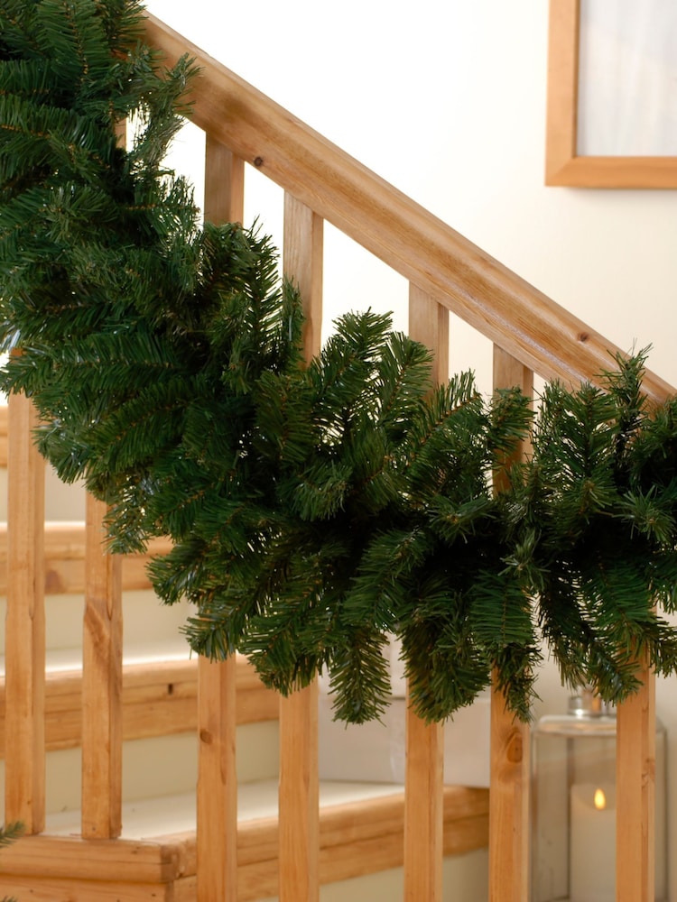 Festive 270cm Green Garland - Image 1 of 2 Festive 270cm Green Garland - Image 1 of 2