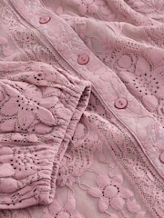 Rose - Chemisier en dentelle à manches courtes - Image 8 de 9