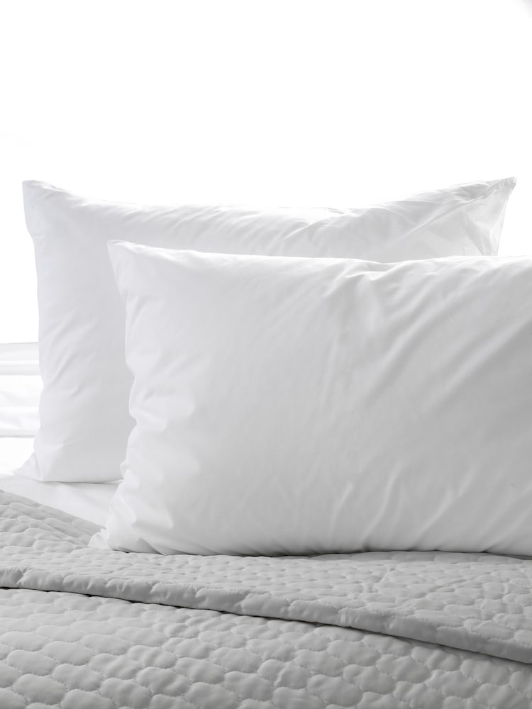 The Linen Consultancy 5 Star Hotel Concept Softened Pillow - Image 1 of 2 The Linen Consultancy 5 Star Hotel Concept Softened Pillow - Image 1 of 2