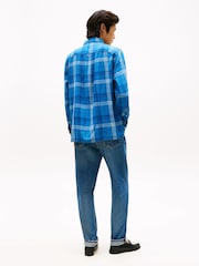 Tommy Hilfiger Relaxed Fit Textured Check Shirt - صورة 2 من 5