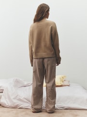 Neutraali Hamish the Highland Cow - Knitted Jumper and Flannel Trousers Loungewear Set - Kuva 4 / 5