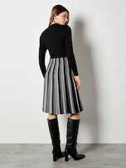 Apricot Check Skirt Plain Top Long Sleeve Dress - Imagen 3 de 4