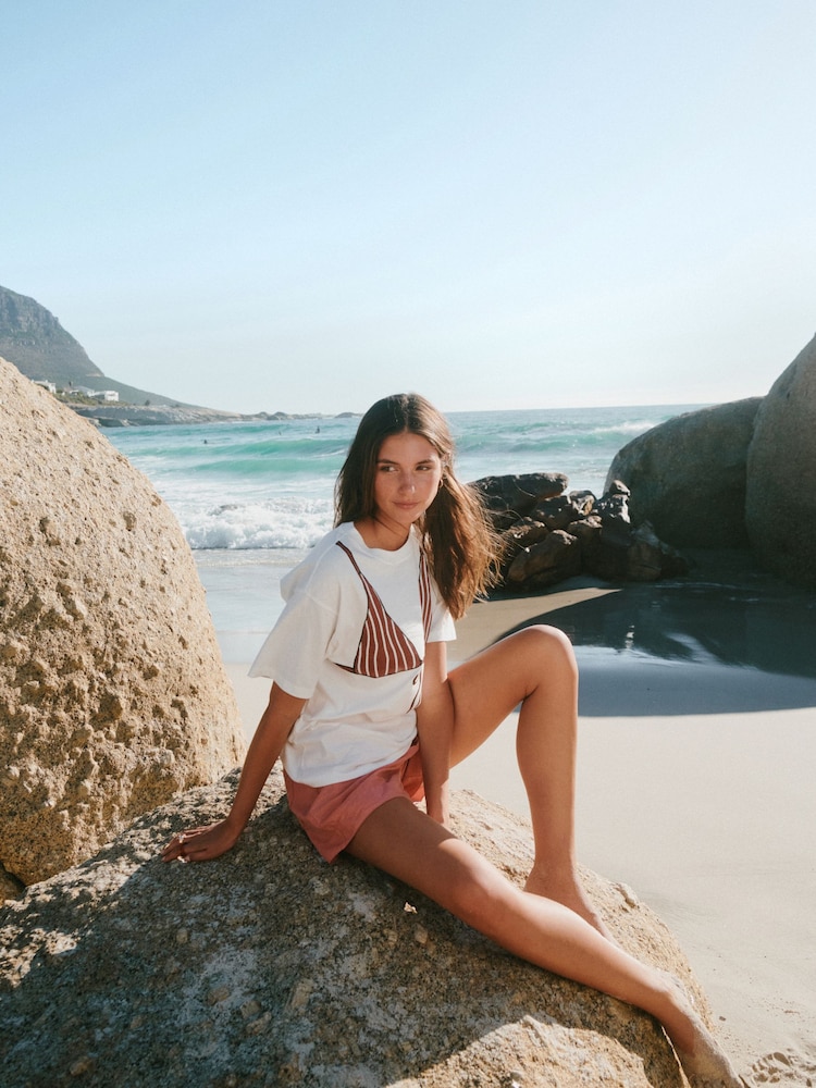 本色 - Graphic Bikini Short Sleeve Crew Neck T-Shirt - 圖片 2/7