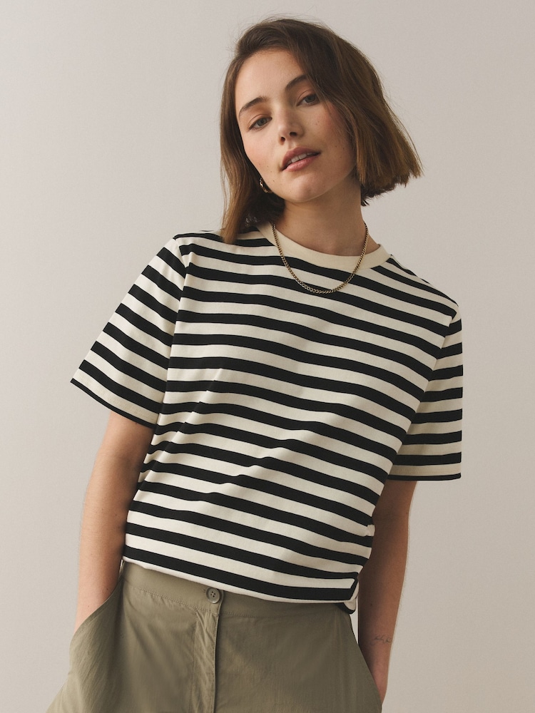 أسود/بيج فاتح مقلم - تيشرت بحافة رقبة مستديرة ثقيل بكم قصير - Image 1 of 6