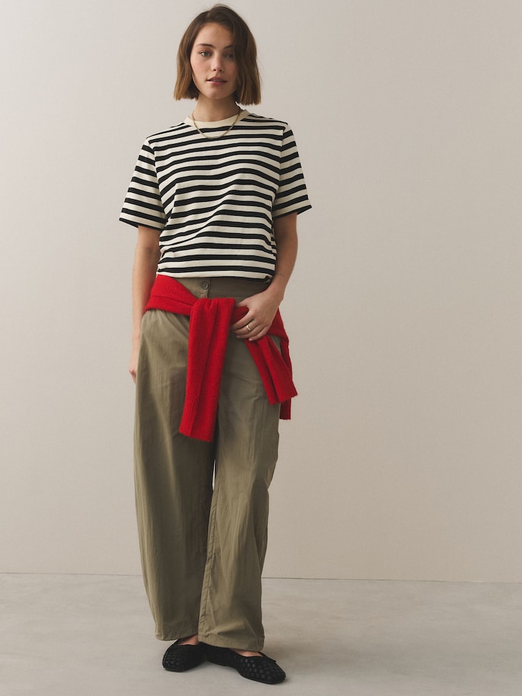 أسود/بيج فاتح مقلم - تيشرت بحافة رقبة مستديرة ثقيل بكم قصير - Image 2 of 6