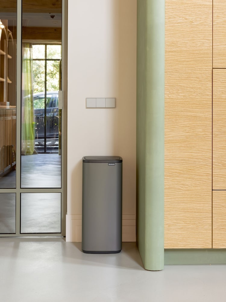 Brabantia Platinum Bo Pedal Bin 30L - Image 1 of 6