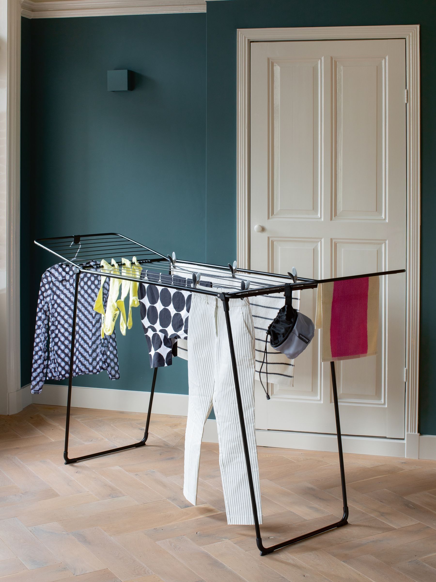 Brabantia HangOn Drying Rack, 22 metres (Matt Black), Large Capacity Clothes Drying Rack for Up to One Full Machine Load, Foldable Laundry Stand for Large and Small Items, No Pegs Needed - Image 5