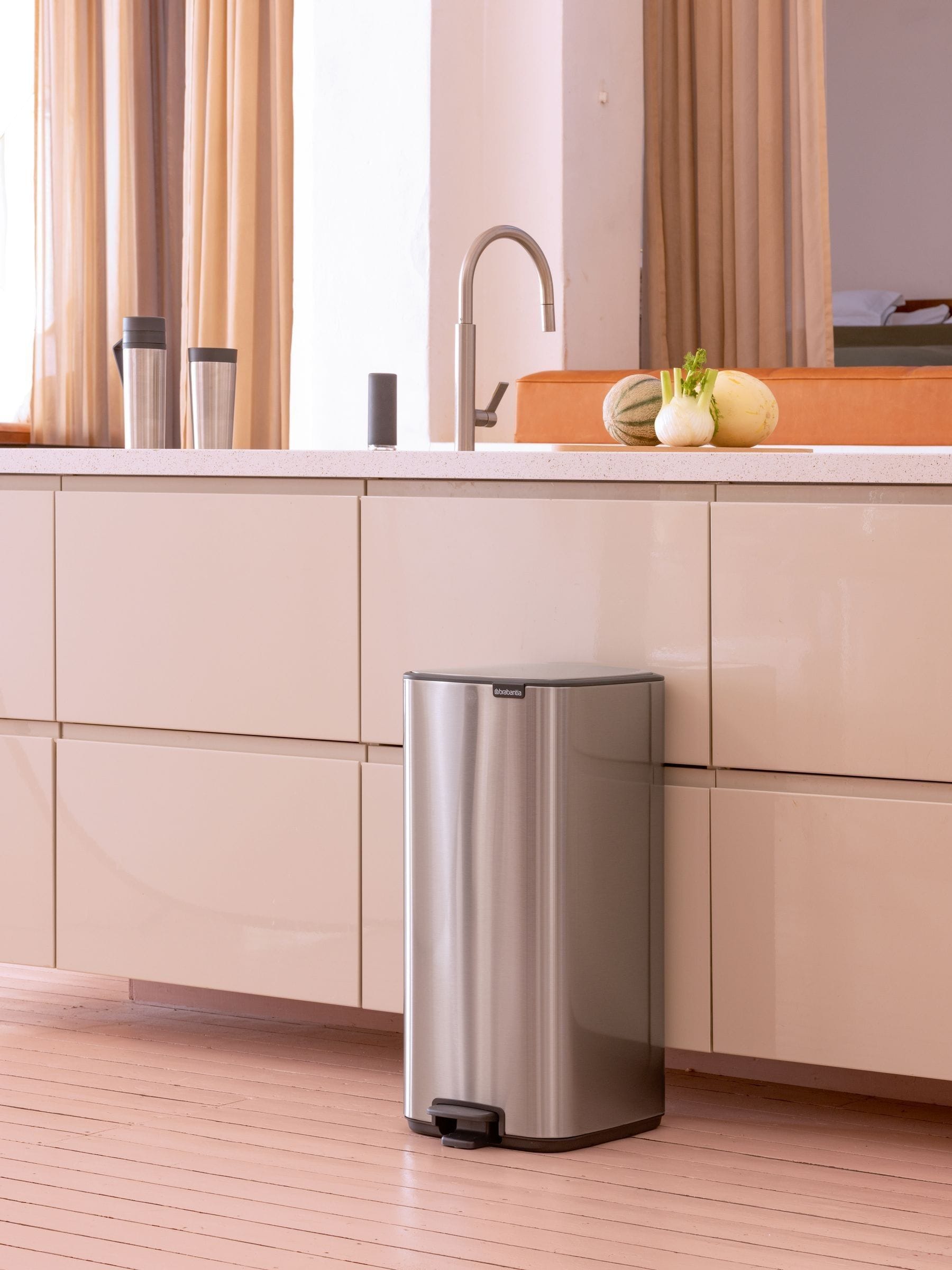 Brabantia Bo Pedal Bin 30L (Matt Steel) Fingerprint Proof, Soft Closing Waste Bin with Light Pedal Operation, Easy to Clean Removable Plastic Inner Bucket with Free PerfectFit Rubbish Bags Included - Image 4