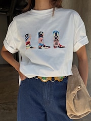 Never Fully Dressed Cowboy Boot T-Shirt - Bild 6 von 6