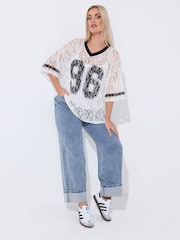 Yours Curve Limited Lace Printed V-Neck Top - صورة 2 من 5