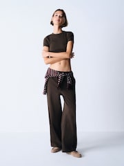 The Set 2 Pack Ribbed Short Sleeve T-Shirt and Straight Leg Joggers Set - 圖片 2/7