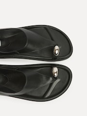 Schwarz - Linzi Latch Toe Ring Flat Sandals - Bild 6 von 6