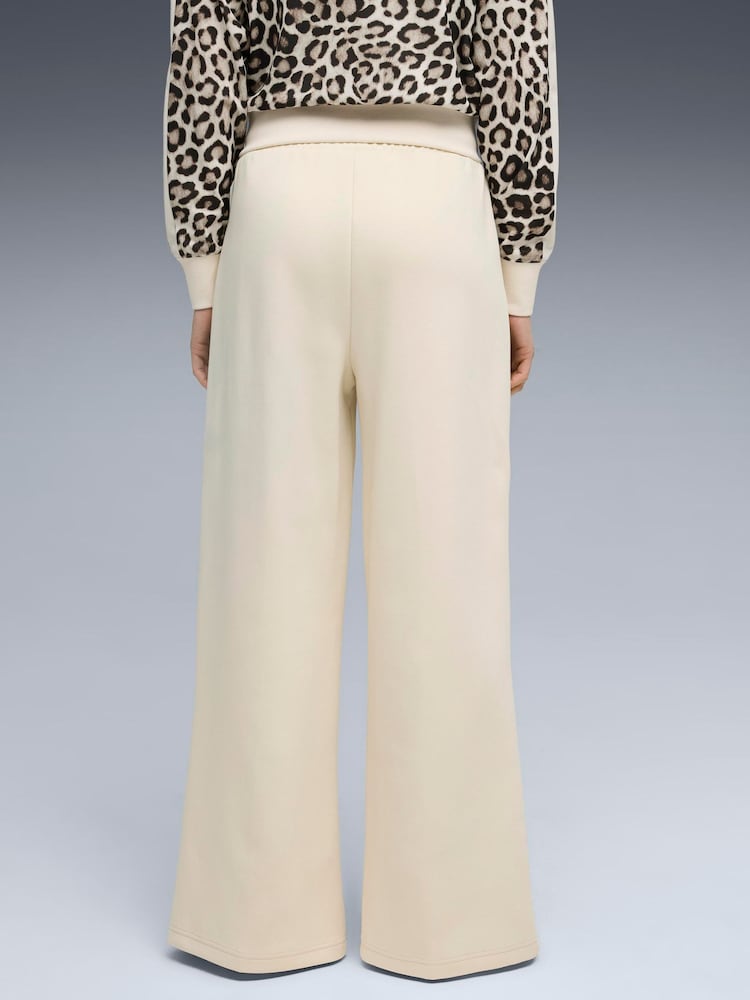 أبيض - Puma Wardrobe Essentials Relaxed Trousers - صورة 2 من 4