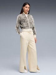 أبيض - Puma Wardrobe Essentials Relaxed Trousers - صورة 3 من 4