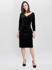 Negro - Gina Bacconi Zoe Velvet Wrap Black Dress - Imagen 3 de 5