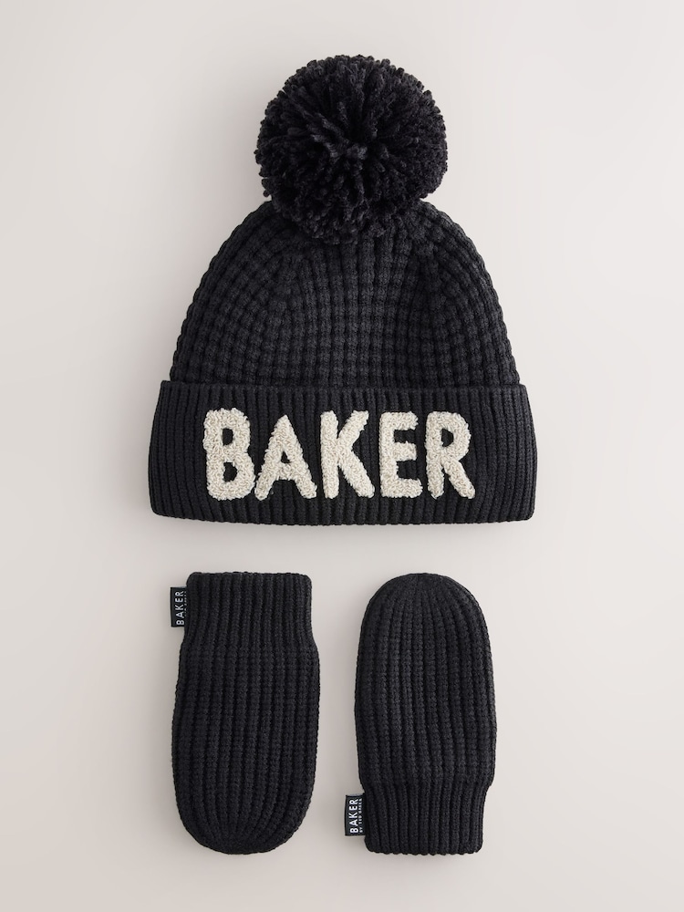 حزمة من قبعة بوم بوم بوكليه وفرو صناعي وقفازات من Baker by Ted Baker - صورة 1 من 5 حزمة من قبعة بوم بوم بوكليه وفرو صناعي وقفازات من Baker by Ted Baker - صورة 1 من 5