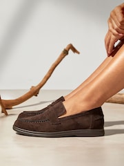 Braun - Linzi Review Klassische Loafers mit Frontlasche - Bild 1 von 6