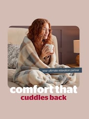 Silentnight Natural Check Snugsie Faux Fur Throw - Image 2 of 8