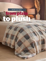 Silentnight Natural Check Snugsie Faux Fur Throw - Image 4 of 8