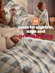 Silentnight Natural Check Snugsie Faux Fur Throw - Image 5 of 8