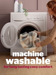 Silentnight Natural Check Snugsie Faux Fur Throw - Image 7 of 8