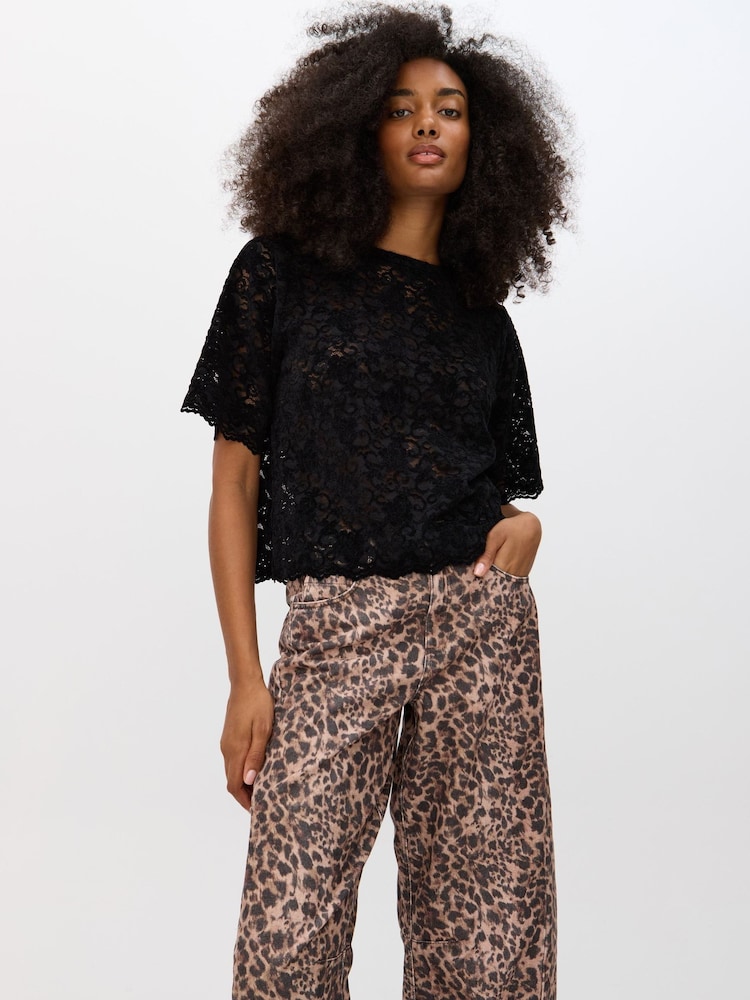 Oliver Bonas Lace Short Sleeve T-Shirt - صورة 1 من 7 Oliver Bonas Lace Short Sleeve T-Shirt - صورة 1 من 7