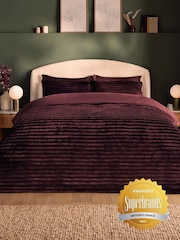 Silentnight Berry Ribbed Faux Fur Duvet Cover Set - Image 7 of 8