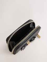 Porta-moedas infantil com laço em relevo Baker by Ted Baker para a volta às aulas. - Imagem 5 de 6