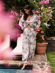 B by Ted Baker Mono Palm Viscose Balloon Beach Trousers - Image 1 de 6